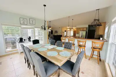 Image de Margaritaville Lakefront 6 Bed/5 Bath/Swim Dock/ Boat Dock/ Firepits/Game Area