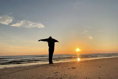 Image de Come watch the sunsets at this bay beach getaway!