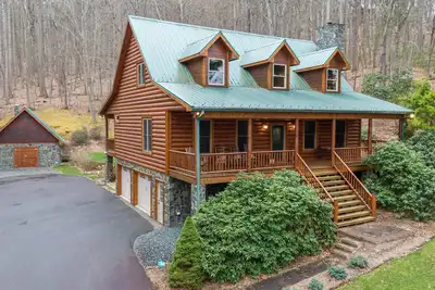 Image de The Forge - Private home in gated community minutes from West Jefferson!