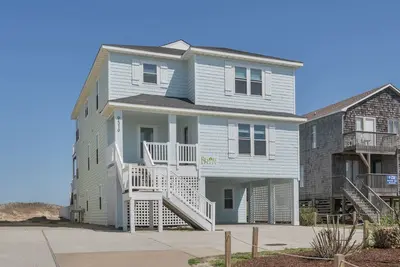 Image de Experience luxury at Beach Breeze, an oceanfront 8-bedroom home in Nags Head, Nc!