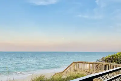 Image de Brand New Private Beach Home!