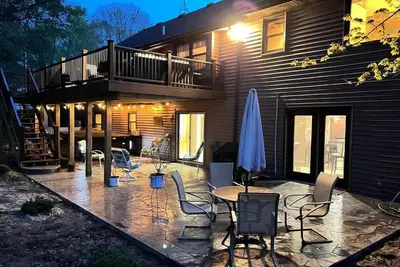 Image de Home in the Woods - hot tub, fishing, pets