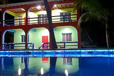 Image de Beachfront house 4br\/4Bath, view, private pool, dock and beach