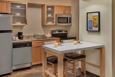 Image de Spacious Loft Suite with Fully-equipped Kitchen! W/ Pool & Sports Court Onsite!