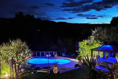 Image de Superbe Apt 3p rez-de-jardin de villa avec piscine