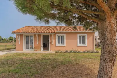 Image de Maison de vacances 'Le Pin Franc' avec terrasse privée et jardin privé