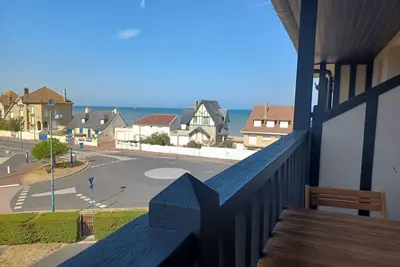 Image de 2 pièces avec balcon à 2 pas de la plage