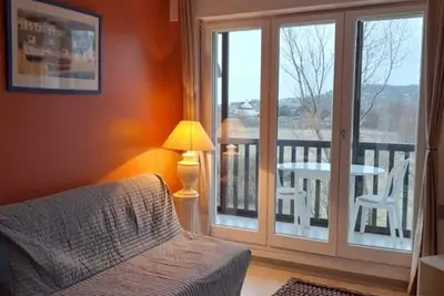 Image de Appartement refait à neuf avec loggia et parking, à 2 pas de la plage et des commerces