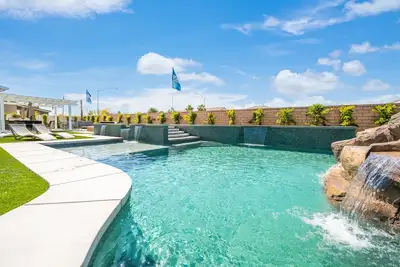 Image de Elegance House- Very Close to festivals and Pga West, rock slide pool