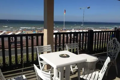 Image de Charmant 3 pièces face mer avec grande terrasse, parking privé - Villers-sur-Mer