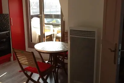 Image de Studio cosy avec balcon Ă 50m de la plage, parking privatif