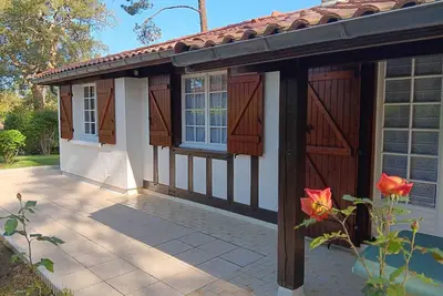 Maison spacieuse avec jardin, proche commerces et plage, 6 couchages, parking privatif