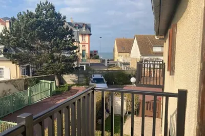 Image de 3 pièces spacieux avec balcon près de la plage