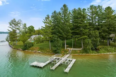 Image de Beautiful Home on Walloon Lake -Â Private Frontage and Expansive Yard!