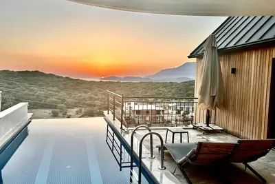 2 bedroom villa with private pool and great views