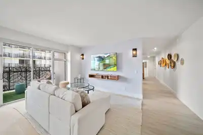 Image de Ocean and City View 2 Bedroom 2 Bath Condo w/Free Parking and Free Wifi!