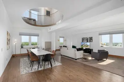 Image de Grand Castle Penthouse—3 Levels of Luxury & Views