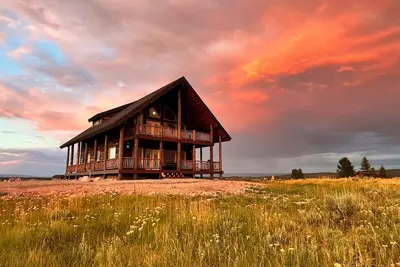 Image de Cabin in Island Park with Endless Views and Close Lakeside Access.