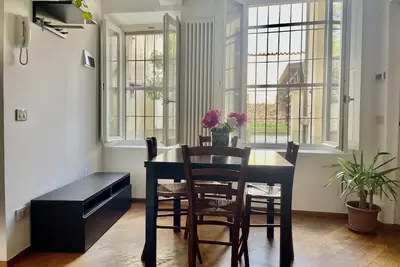 Apartment that sleeps 4 a stone's throw from Parma Cathedral