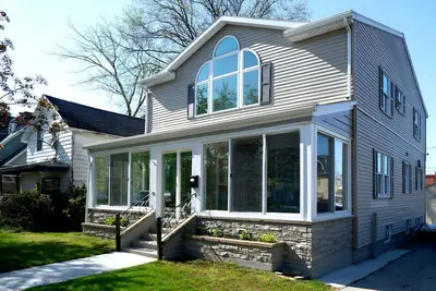 Image de New Remodel with Hot Tub 3 blocks from Beach, 1 block to Town, & Game Room!