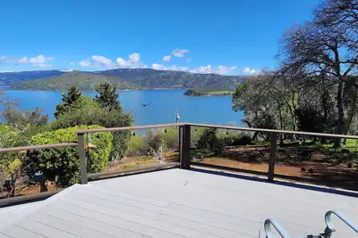 Image de Lake View Home w/priv. HotTub & comm. Pool in Riviera Hgts.