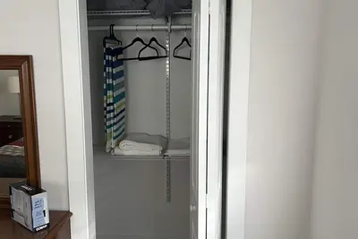 Image de Remodeled Spacious Full Apartment 100 Feet To Beach