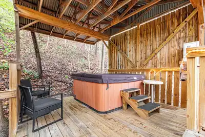 Image de Cozy Hillside Hideaway - Fast Wifi! - Hot Tub & Grill