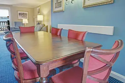 Image de Family Get-A-Way in Historic Newport, Ri!