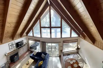 Image de Modern Dog Friendly A-Frame walking distance to Lake.