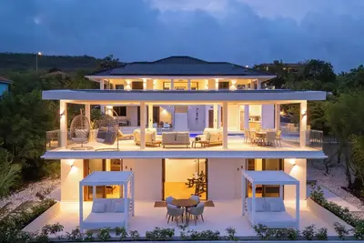 Beautiful & modern villa with sea view, big terrace & private pool 🌴