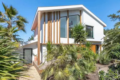 Image de Exclusivite Villa contemporaine avec piscine entre lac et océan à Hossegor