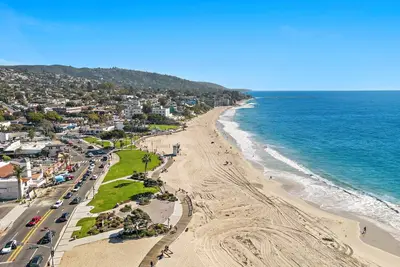 Image de Surf, Swim, and Walk to Laguna Beach Attractions $54
