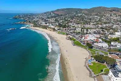 Image de Walk to everything- Beach cafe's, shops, restaurants, grocery store.