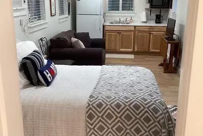 Image de Cozy Guest House - Bastrop, Tx\nRelax in the pines!