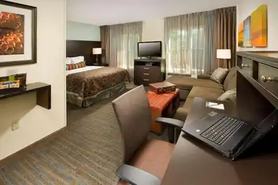 Image de Comfort and Relaxation! Outdoor Pool, Free Breakfast, Pet-friendly Property!
