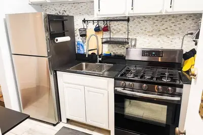Image de Newly Renovated Apartment Steps From Green Line Brighton Brookline