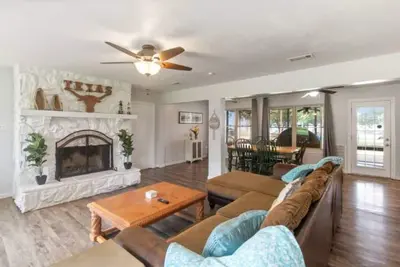 Image de Lakefront Bliss at Cedar Creek: Fire Pit & Views