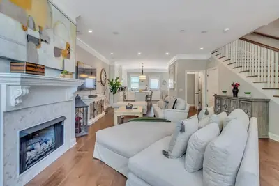 Image de Villa De Luxe Near Forsyth Park w/Private Hot Tub