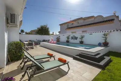 Image de Spanish villa with private pool, only 5 minutes from the beach!