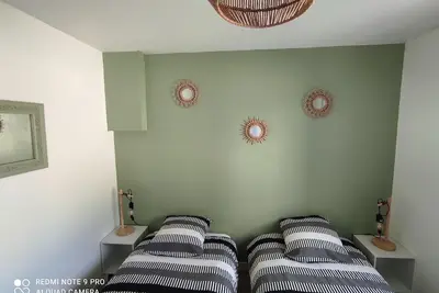 Image de Maison avec vue mer exceptionnelle avec plages accessibles Ă pied.