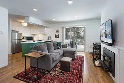 Image de The Green Diamond (#132) | Close to Ski Lifts, Fireplace, 2 Balconies, Locker