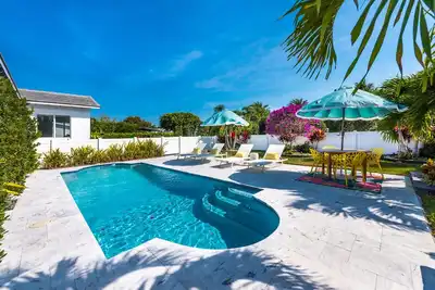 Image de 5 bedroom heated pool walk to downtown Delray