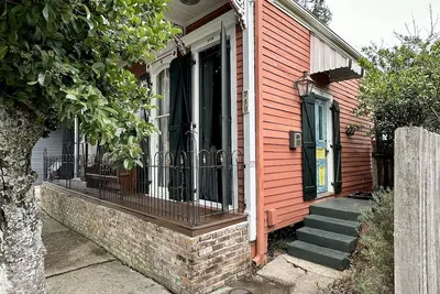 Image de 2 Bd Uptown off Magazine St w pool & patio