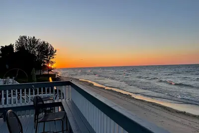 Image de Cabin Love: Wooded Seclusion-Private Sub Beach just a 5 - 6 min stroll away! !
