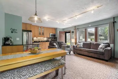 Image de Perfect Summer Vacation Spot! Sleeps 11, located at base of Boyne Mountain