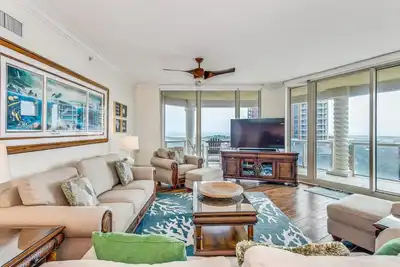 Image de New Listing P4-0604 3b Condo at Portofino