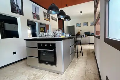 Image de villa 150 m2 avec piscine. 15 minutes des plages et rando