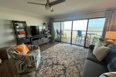 Image de Blue Latitude - Oceanfront Condo