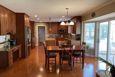 Image de 4-bedroom vacation home 11 minutes from University of Rochester
