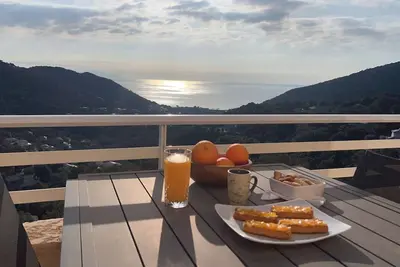 Image de Bien située entre mer et montagne